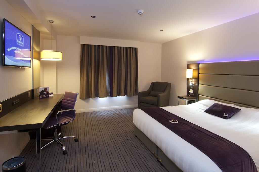 Premier Inn Woking Town Centre Værelse billede